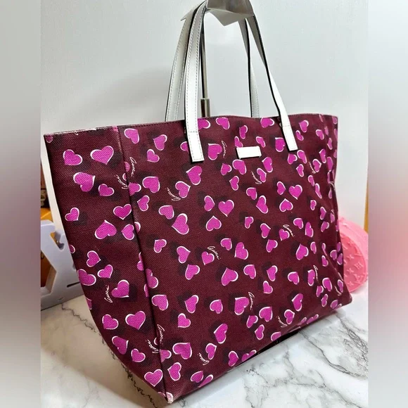 Limited Edition GUCCI Heartbeat Print Canvas Tote Bag - Picture 5 of 17